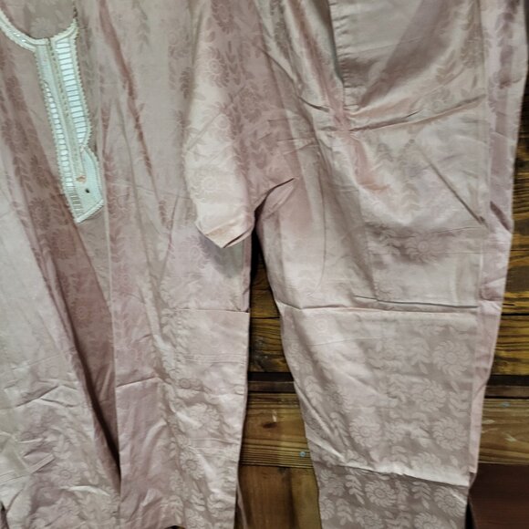 Elegant Swiss- made Guinea Brocade   3 Piece "Agbada" men's suit - Picture 7 of 9